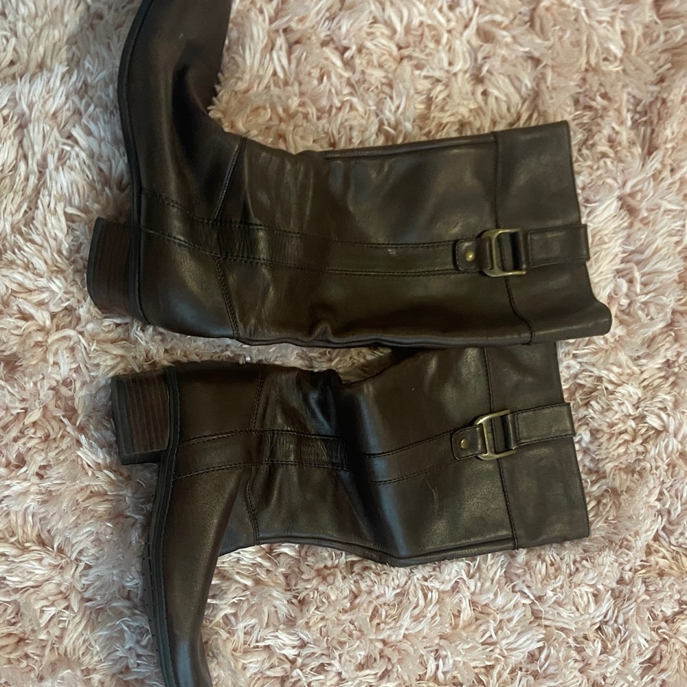 Chic Dark Brown Leather Heeled Boots